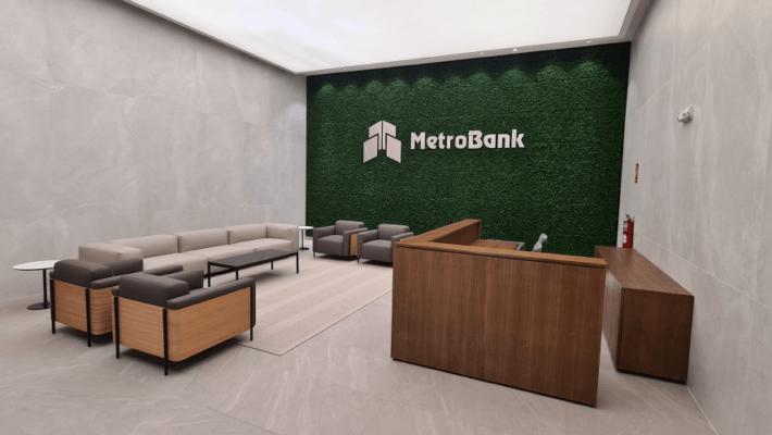 Vertical Panama - Metrobank